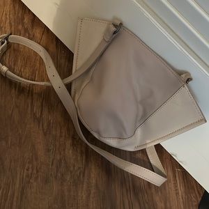 Able Local & Global Crème crossbody